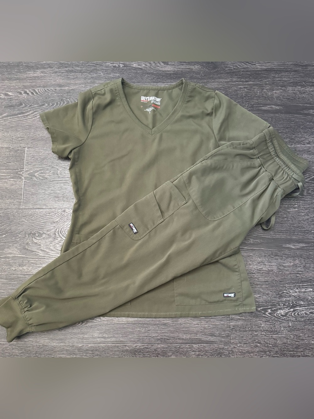 Grey’s Anatomy Olive Scrub Jogger Set. S/SP. Like New!